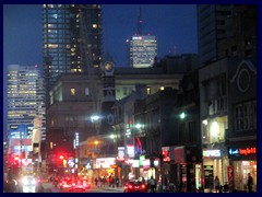 Toronto by night 40 - Yonge St